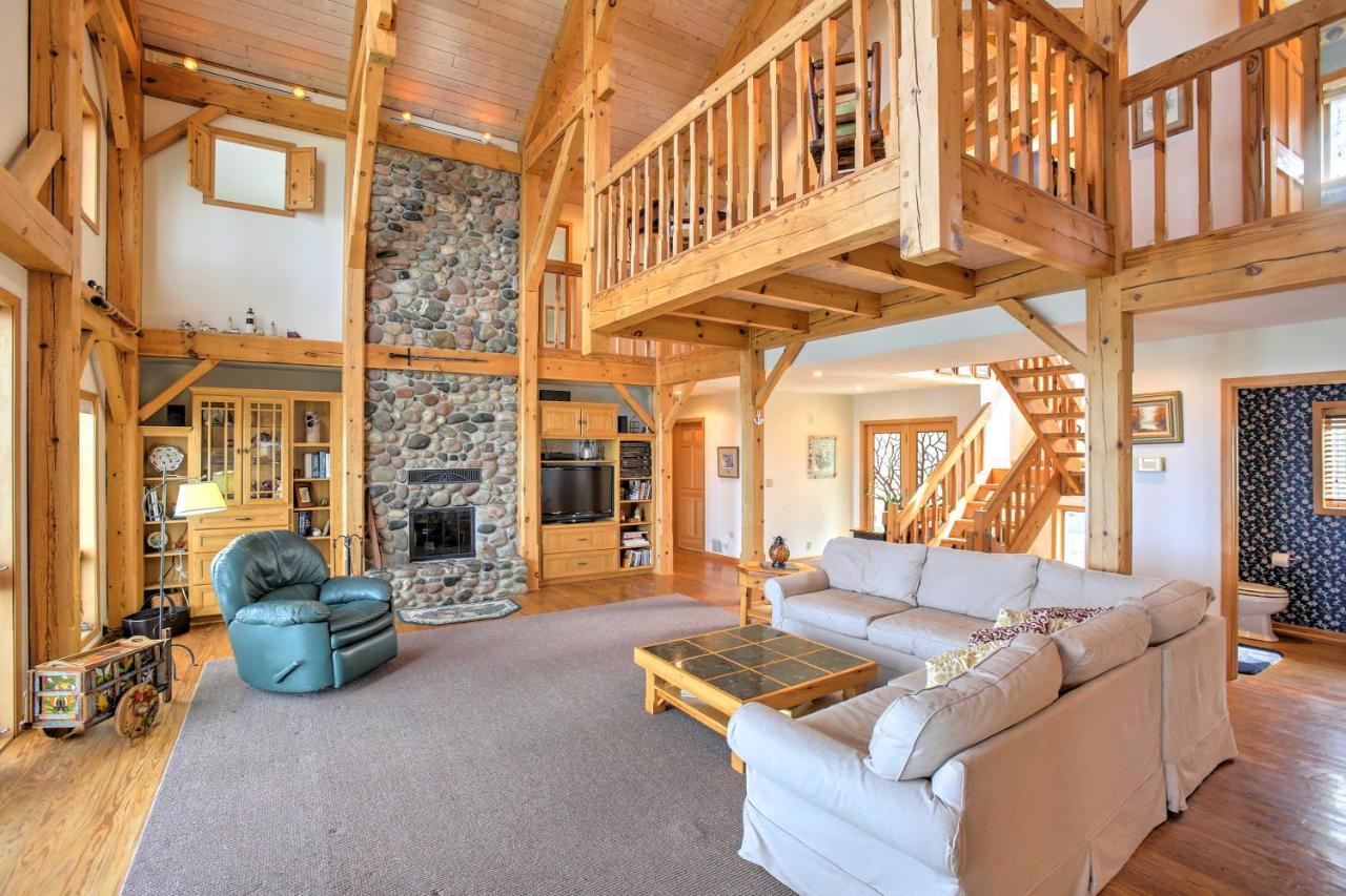 Gorgeous Charlevoix Home On Lake Michigan! Ellsworth Екстериор снимка