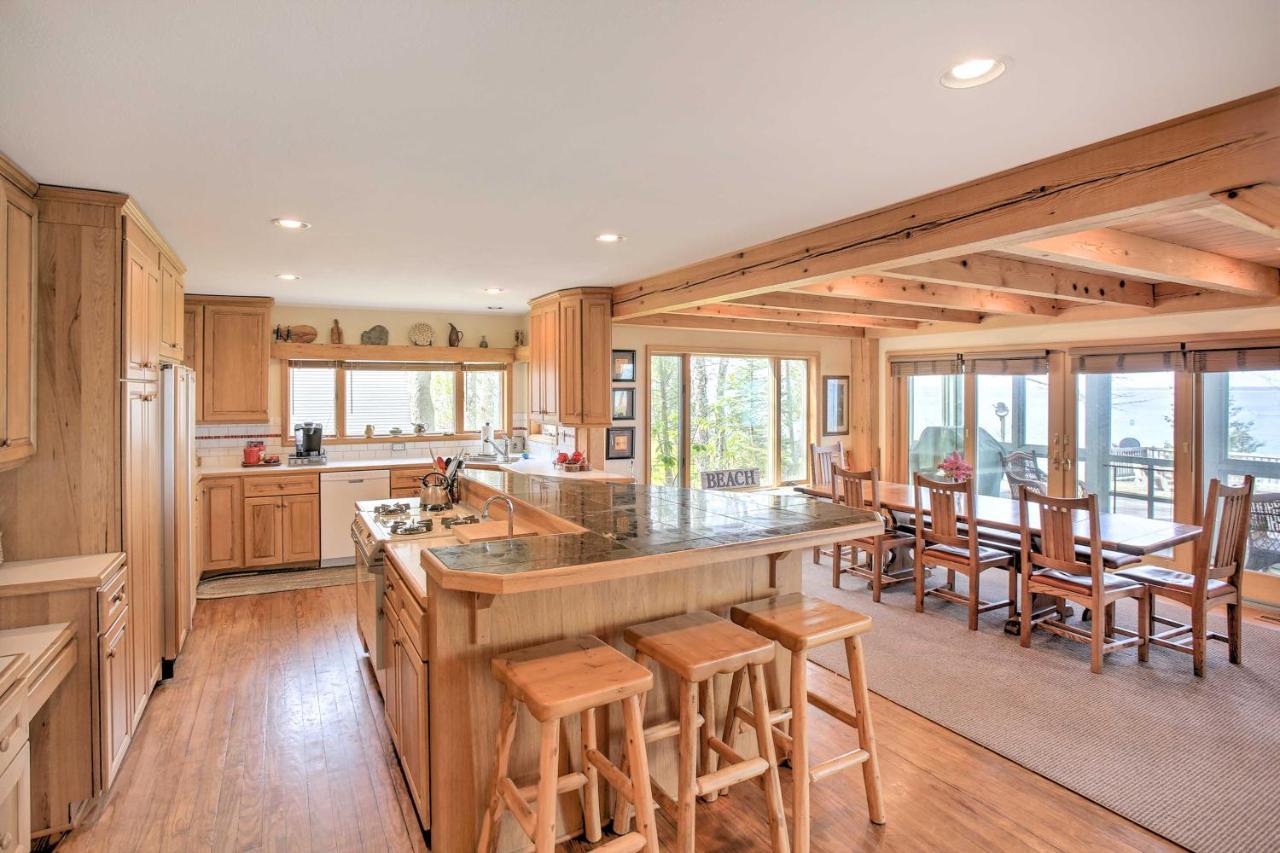 Gorgeous Charlevoix Home On Lake Michigan! Ellsworth Екстериор снимка