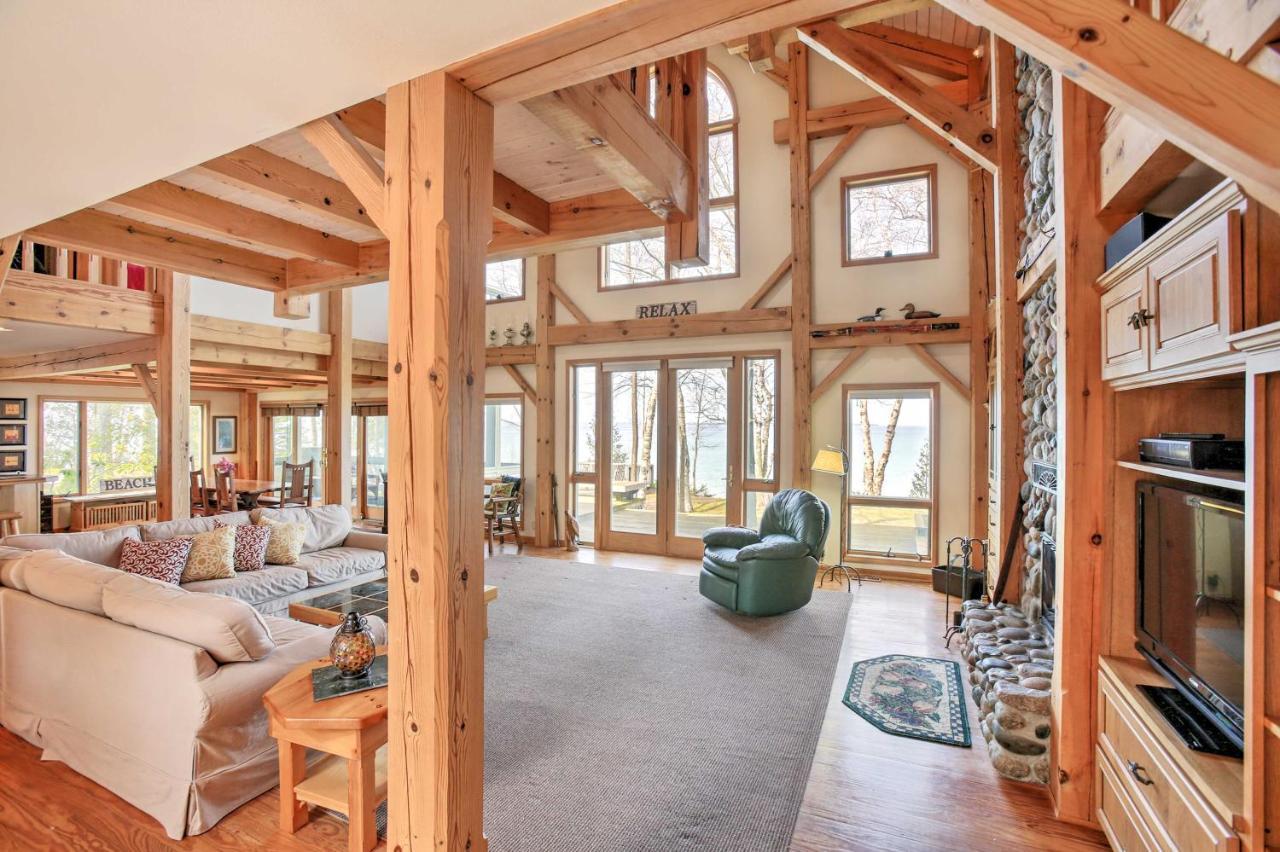 Gorgeous Charlevoix Home On Lake Michigan! Ellsworth Екстериор снимка