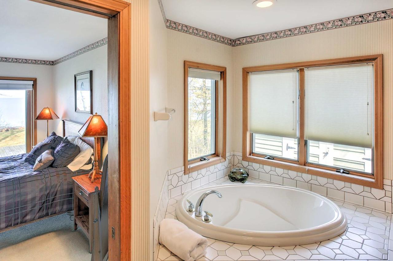 Gorgeous Charlevoix Home On Lake Michigan! Ellsworth Екстериор снимка