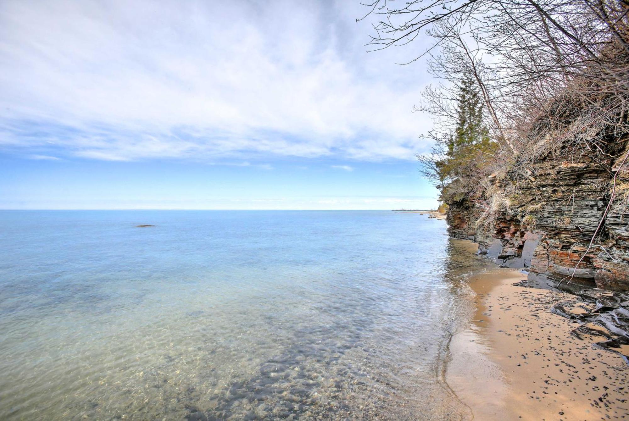 Gorgeous Charlevoix Home On Lake Michigan! Ellsworth Екстериор снимка