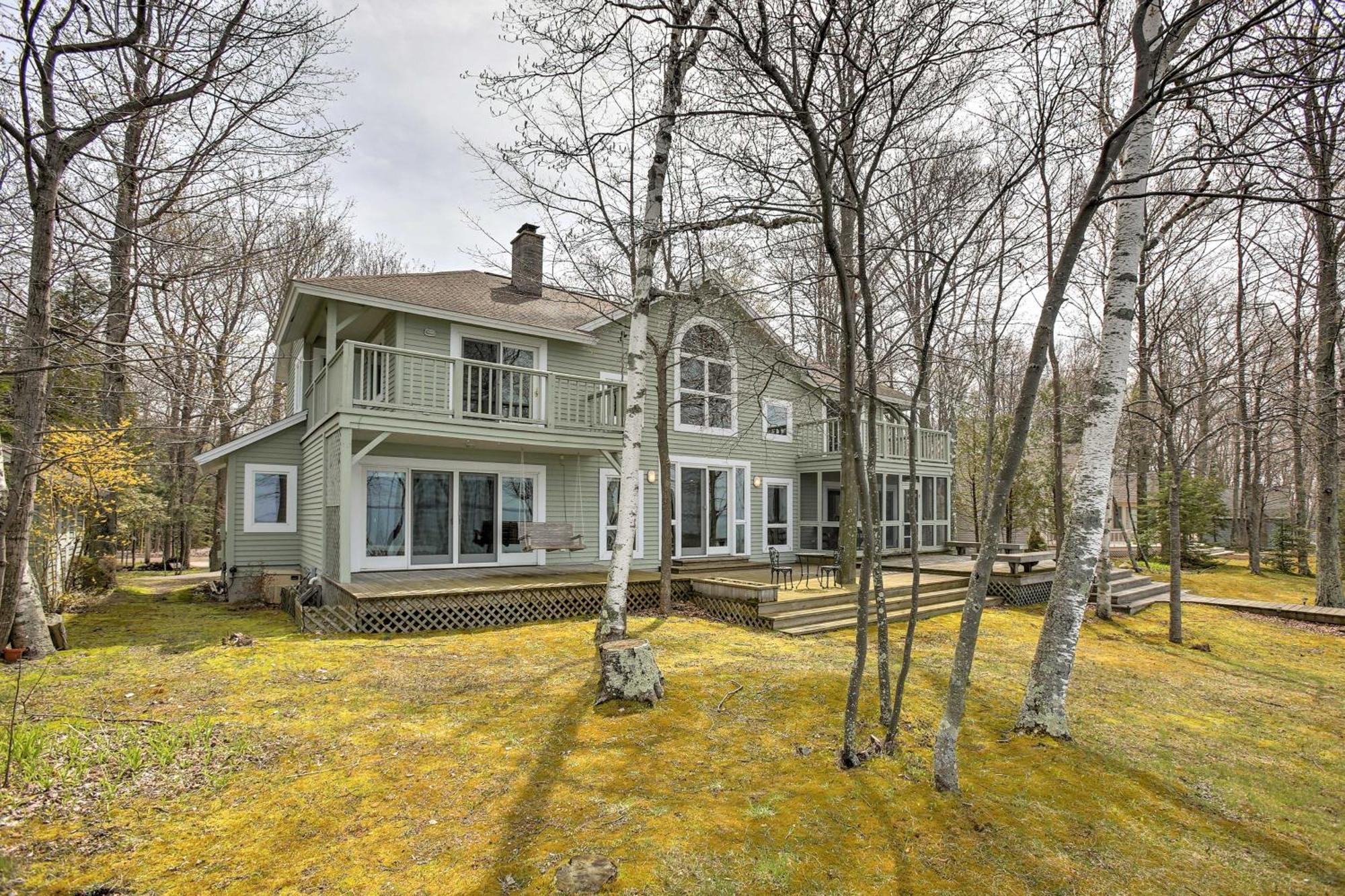 Gorgeous Charlevoix Home On Lake Michigan! Ellsworth Екстериор снимка