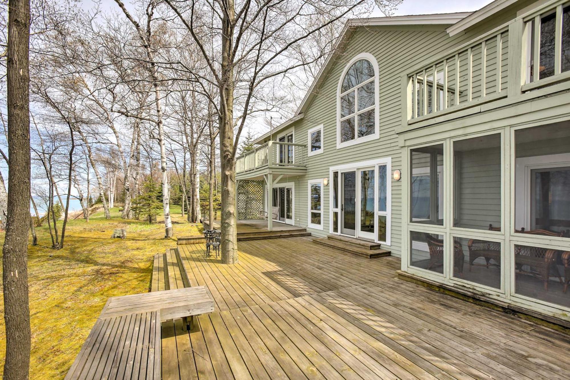 Gorgeous Charlevoix Home On Lake Michigan! Ellsworth Екстериор снимка